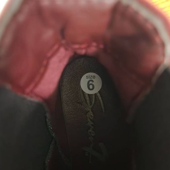 Seven7 Oxblood Manhattan Micro Suede Boot Size 6 NWT Ankle Bootie - Picture 11 of 11